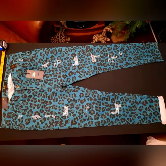 Womens size 16 L&B Blue Leopard Print Jeans - Picture 1 of 5